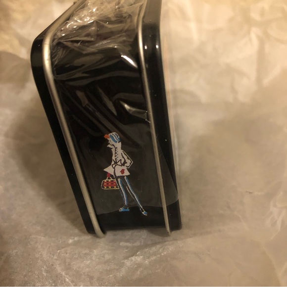 NIB Vintage 1997 Hallmark Barbie 40th Anniversary Keepsake Tin Ornament - Picture 4 of 10